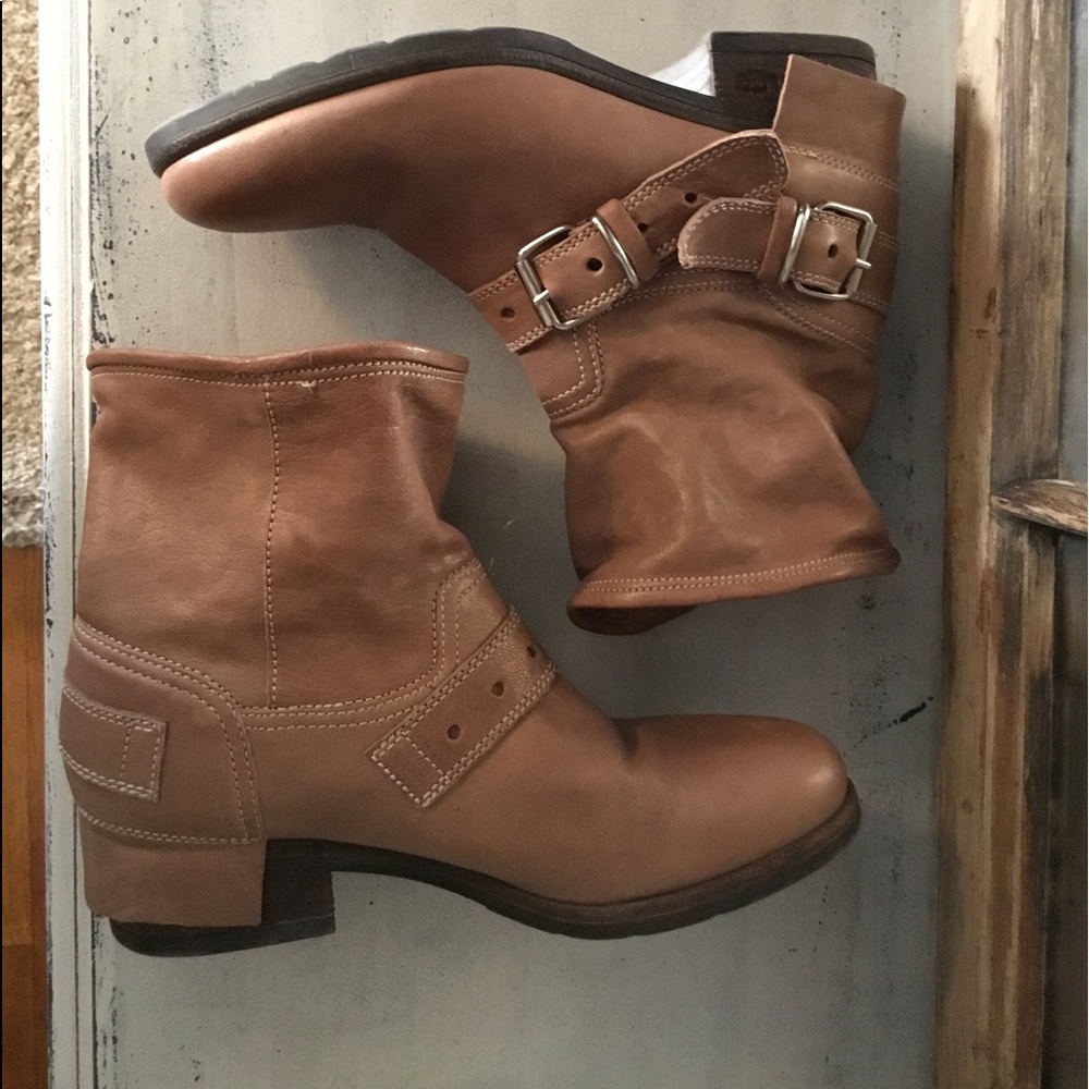 UGG Collection Aria Chestnut Ankle Boot SZ 7.5